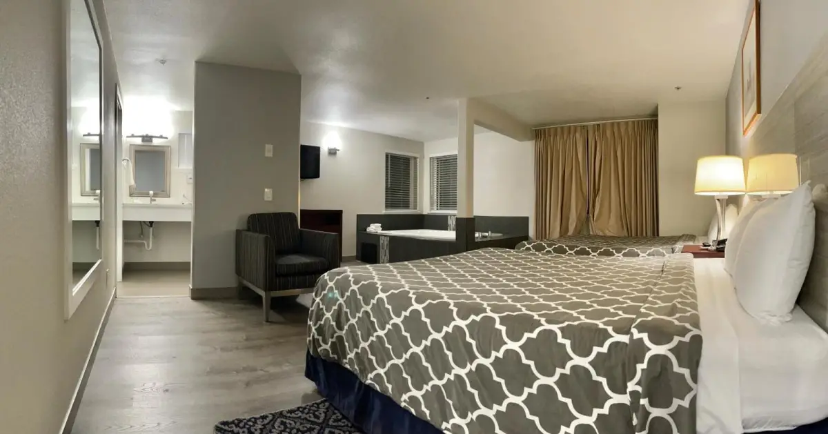Americas Inn & Suite Main image